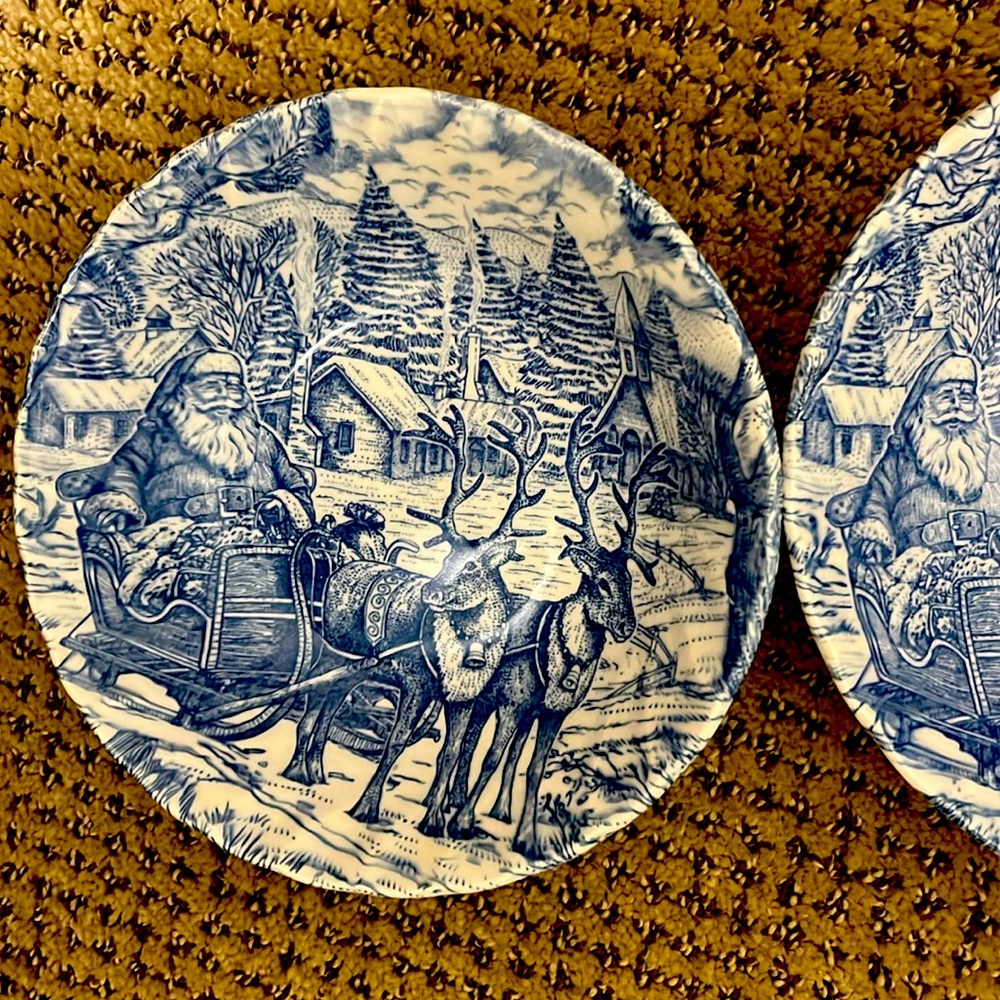 Queen’s Santa Blue Coupe cereal bowls